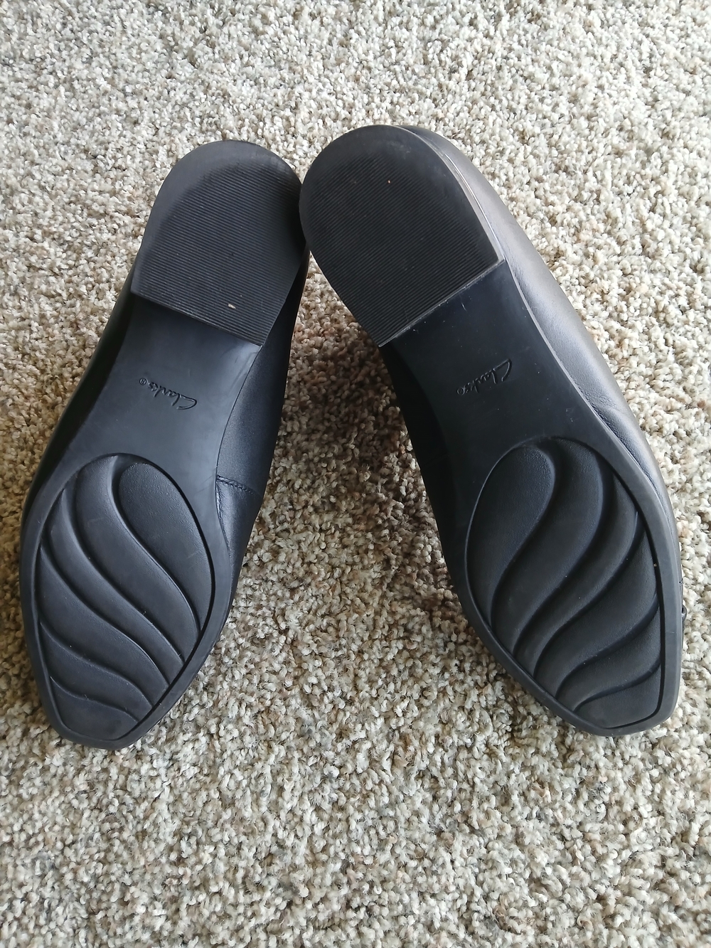 Clarks Black Women's Cap-Toe Ballet Flats with Patent Toe - Picture 6 of 7
